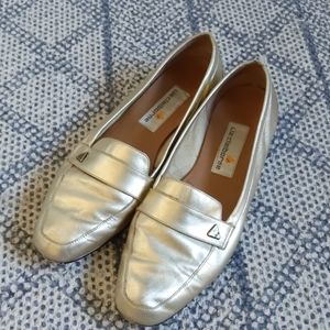 Vintage Liz Claiborne gold loafers size 8.5
